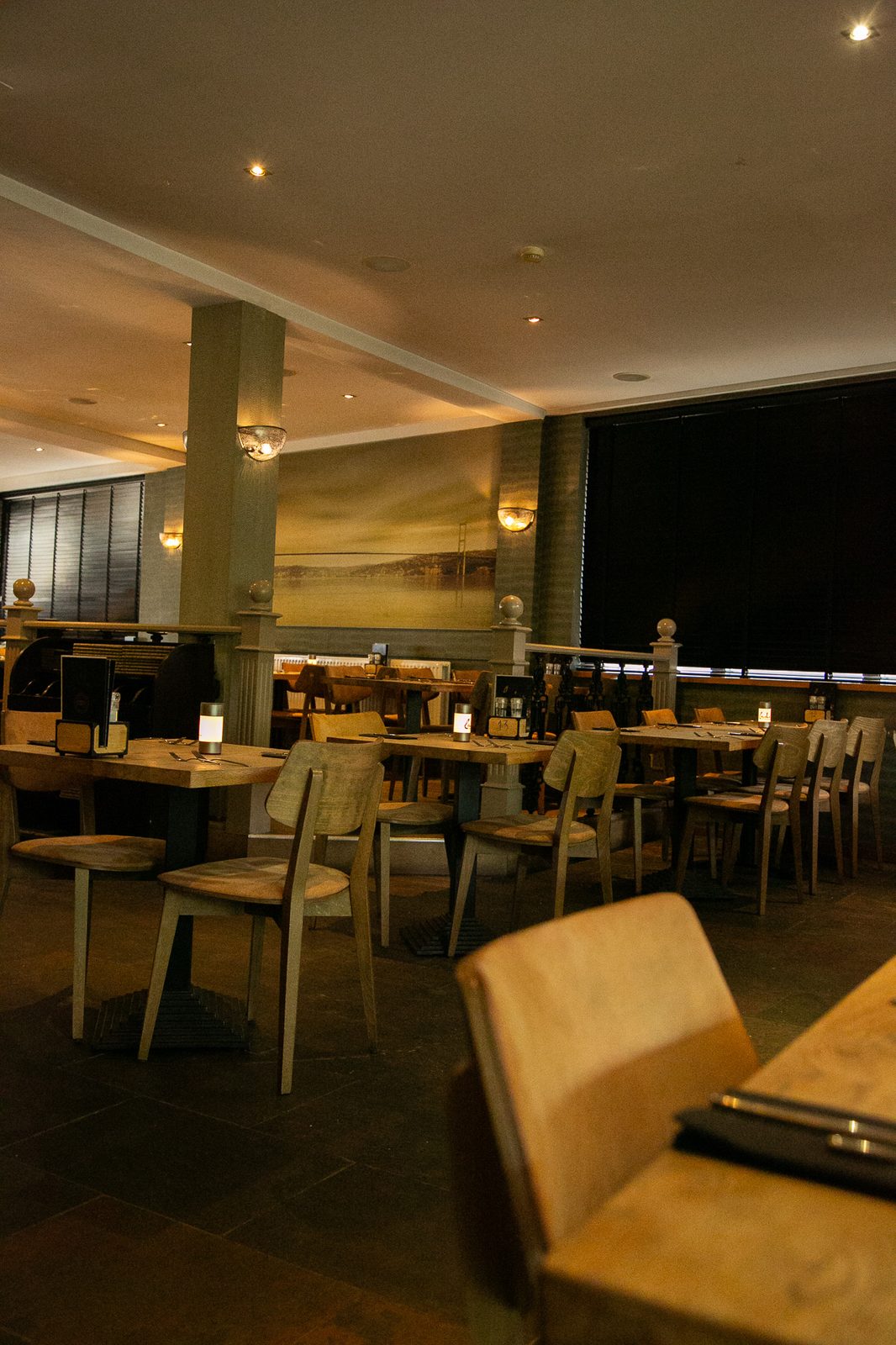De warme sfeer van onze eetzaal